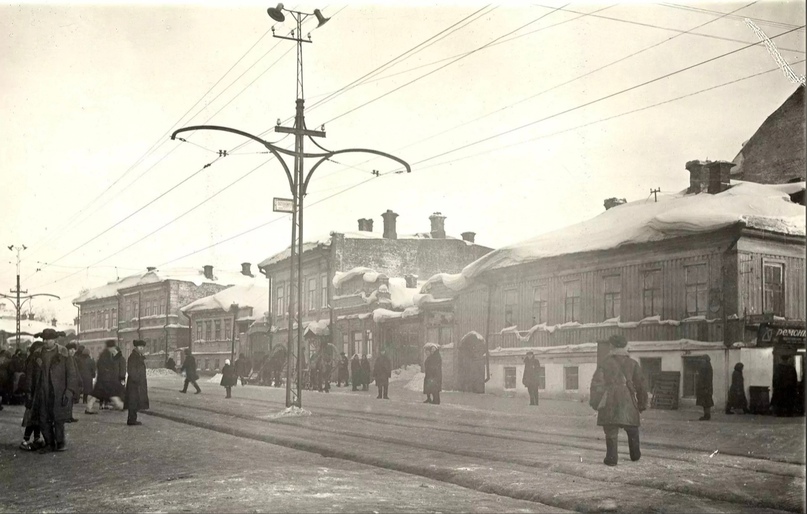  (). 1940- .